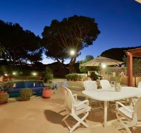Sleeps 8 *