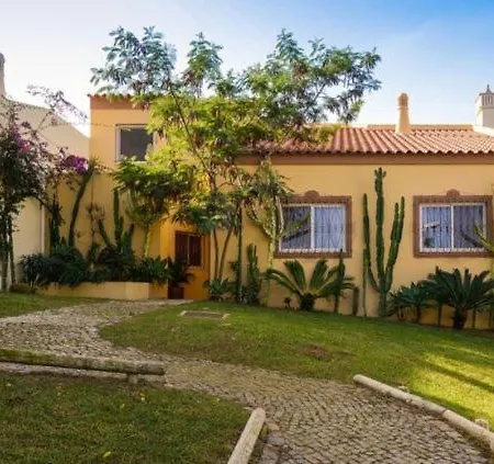 Sleeps 8 * ヴァーレ・ド・ローボ