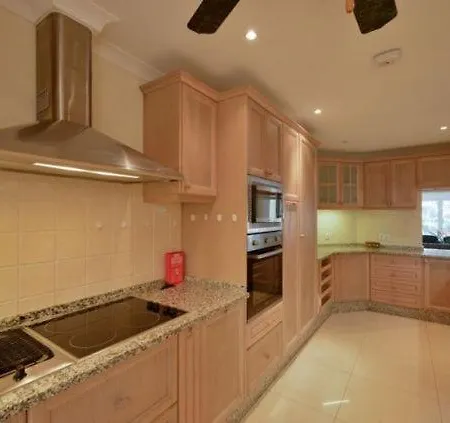 Sleeps 8 Vale do Lobo