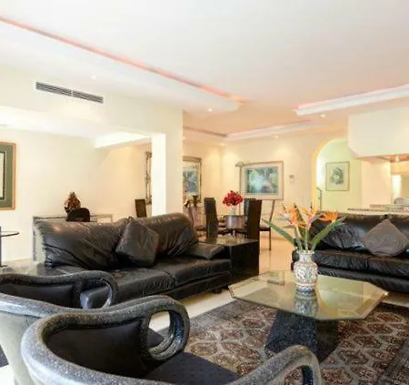 Sleeps 8 *