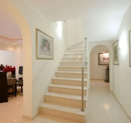 וילה Sleeps 8
