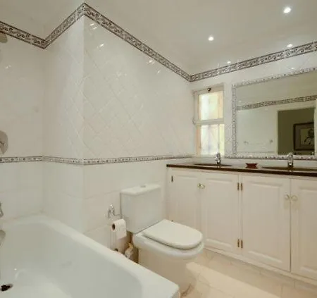 Sleeps 8 וילה ואלה דה לובו