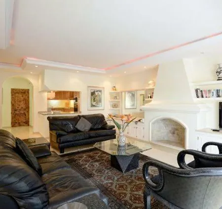 וילה Sleeps 8 *